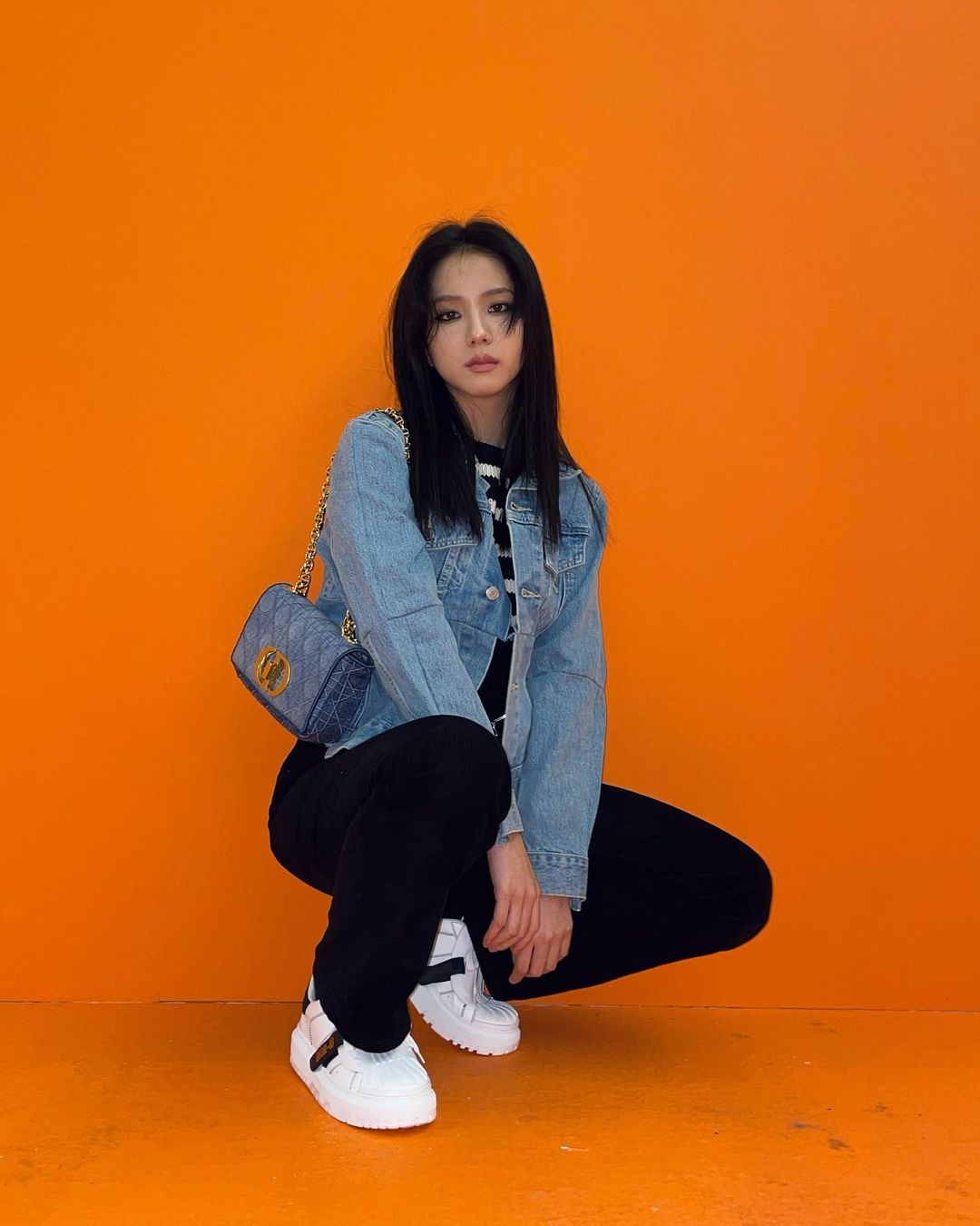 outfit thể thao của Jisoo