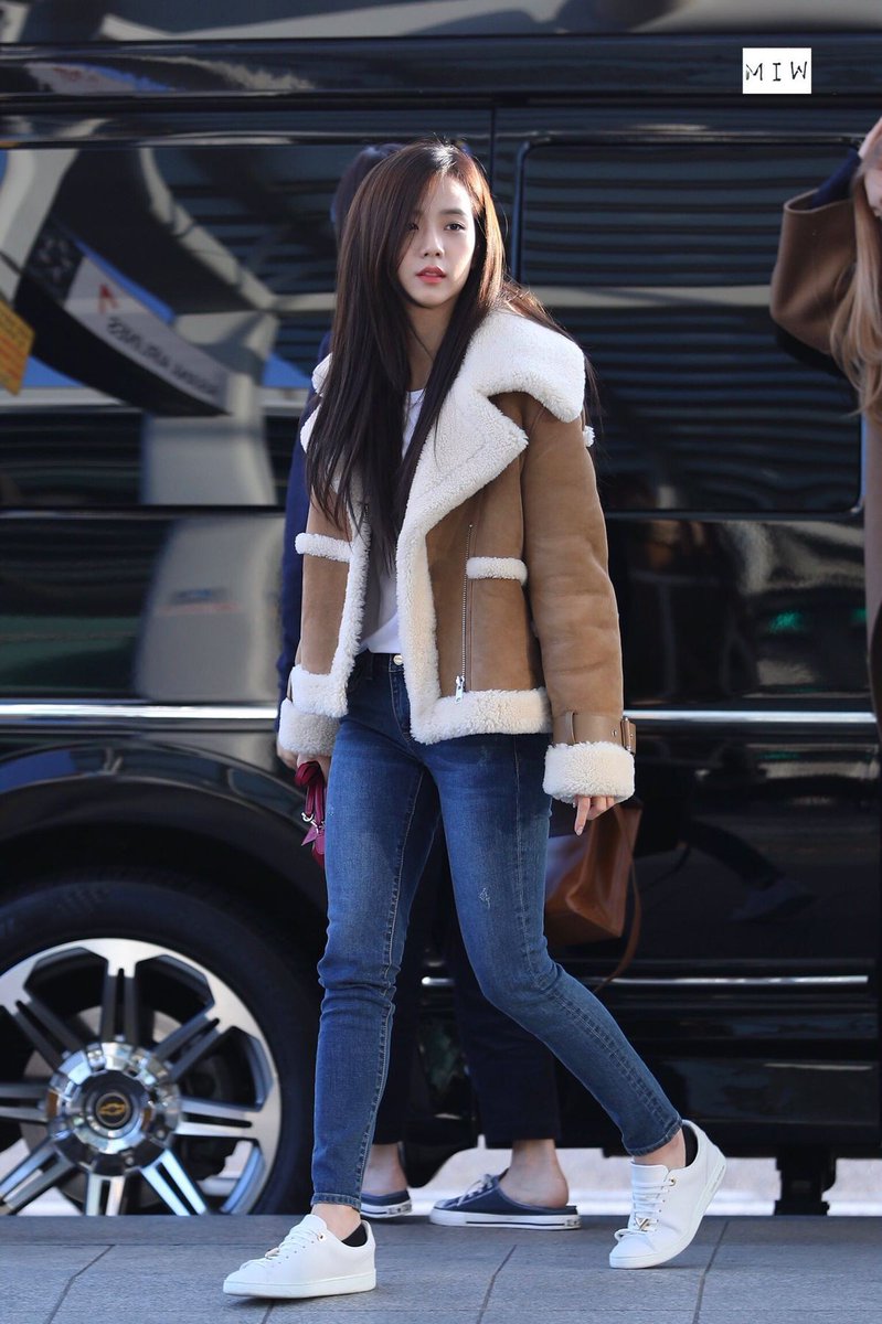 outfit thể thao của Jisoo 0045