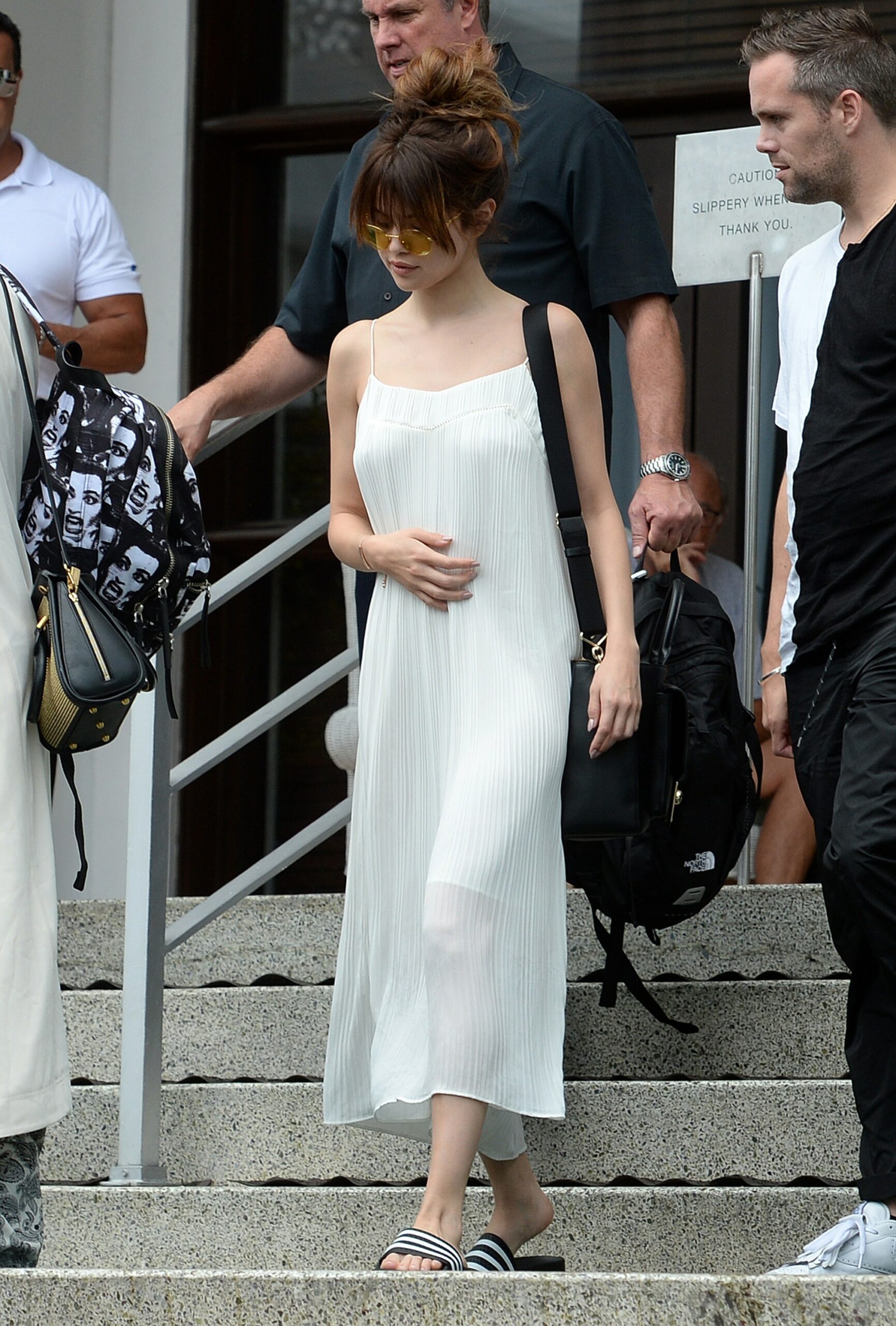 outfit thể thao của Selena Gomez 0033