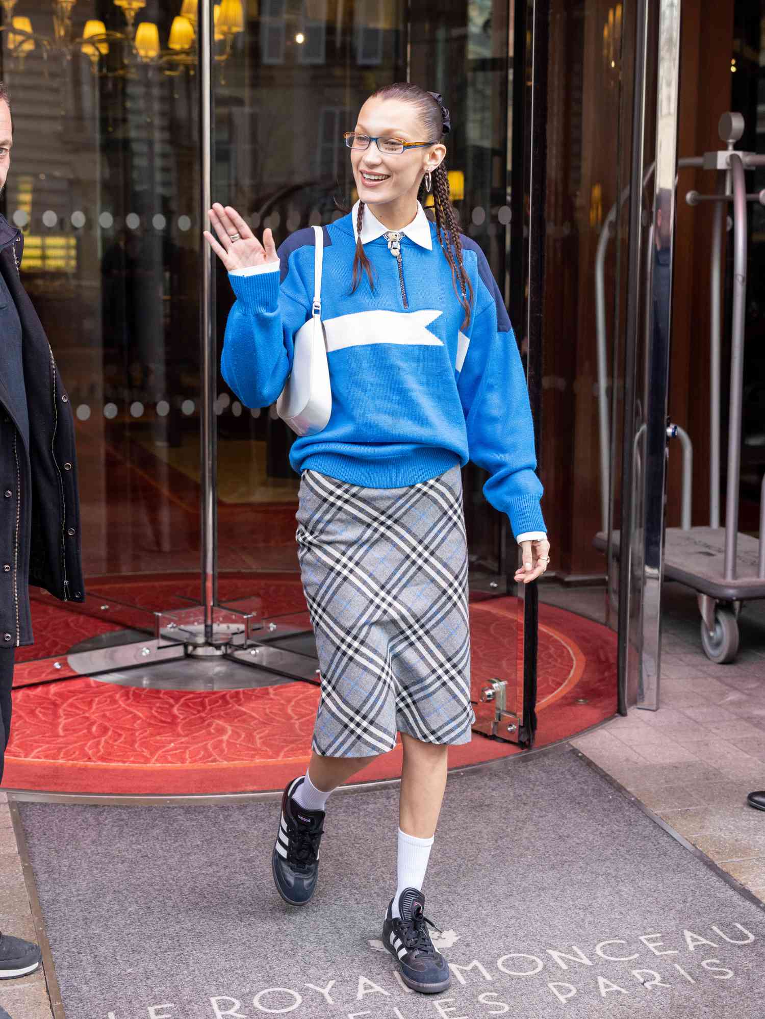 outfit thể thao của Bella Hadid
