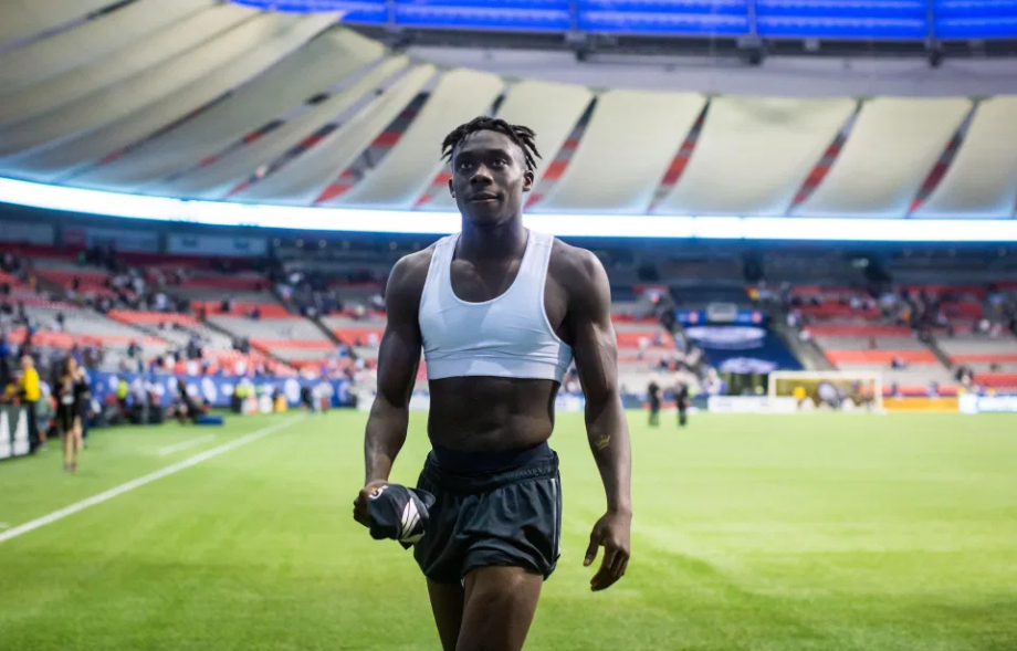 thời trang Alphonso Davies 0019